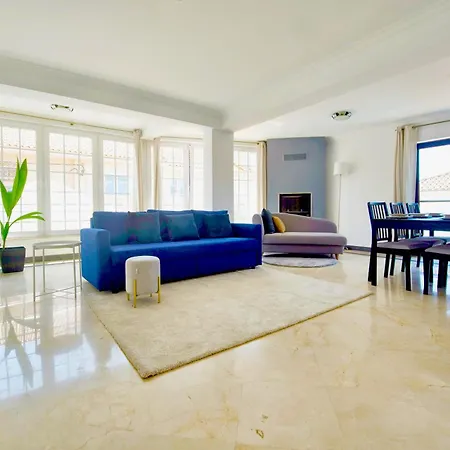 Pensión Aomo-casa Parede