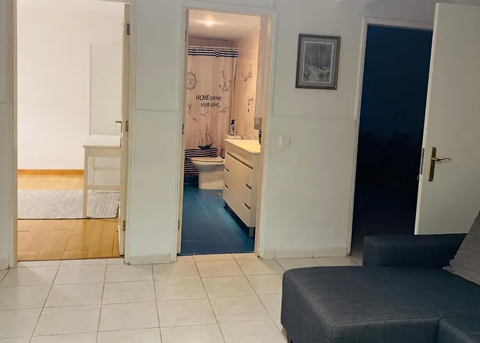 Aomo-casa Πανσιόν Parede