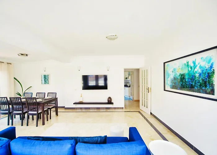 Aomo-casa Πανσιόν Parede