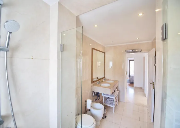 Πανσιόν Aomo-casa 4*